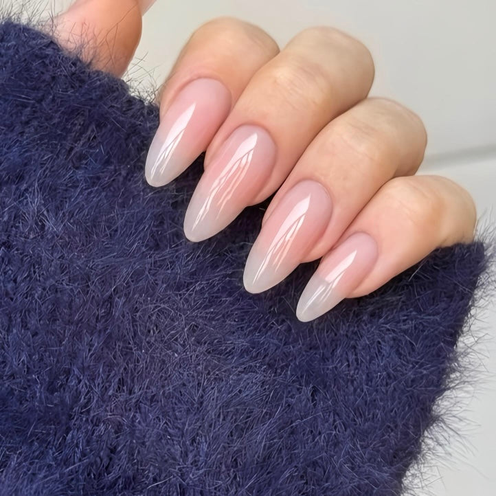 BUILDER GEL • FRENCH KISS • MEDIUM