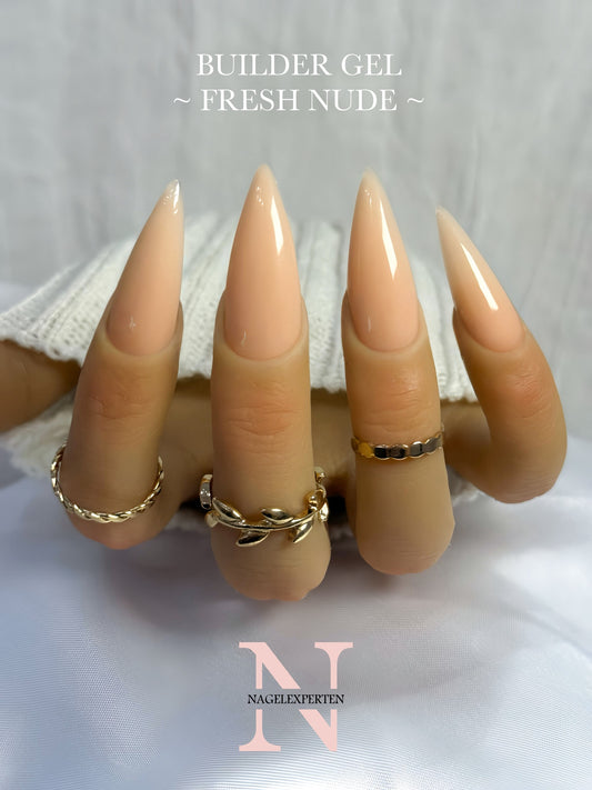 Nude builder gel i färgen Fresh nude applicerad på naglar
