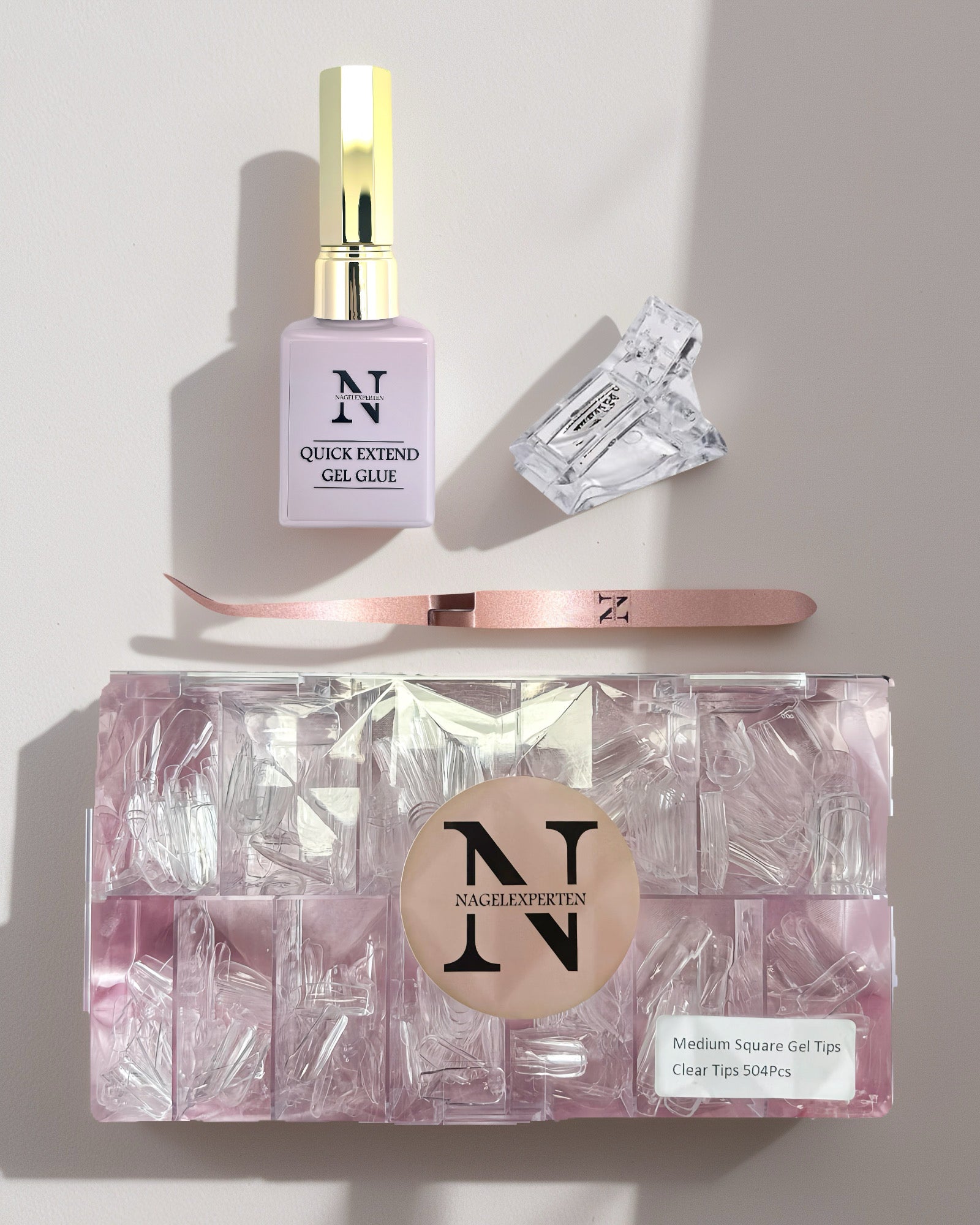 Nagelkit för gel x innehållande full cover tippar, uv gel lim, rosa pincher och nagelklämma.