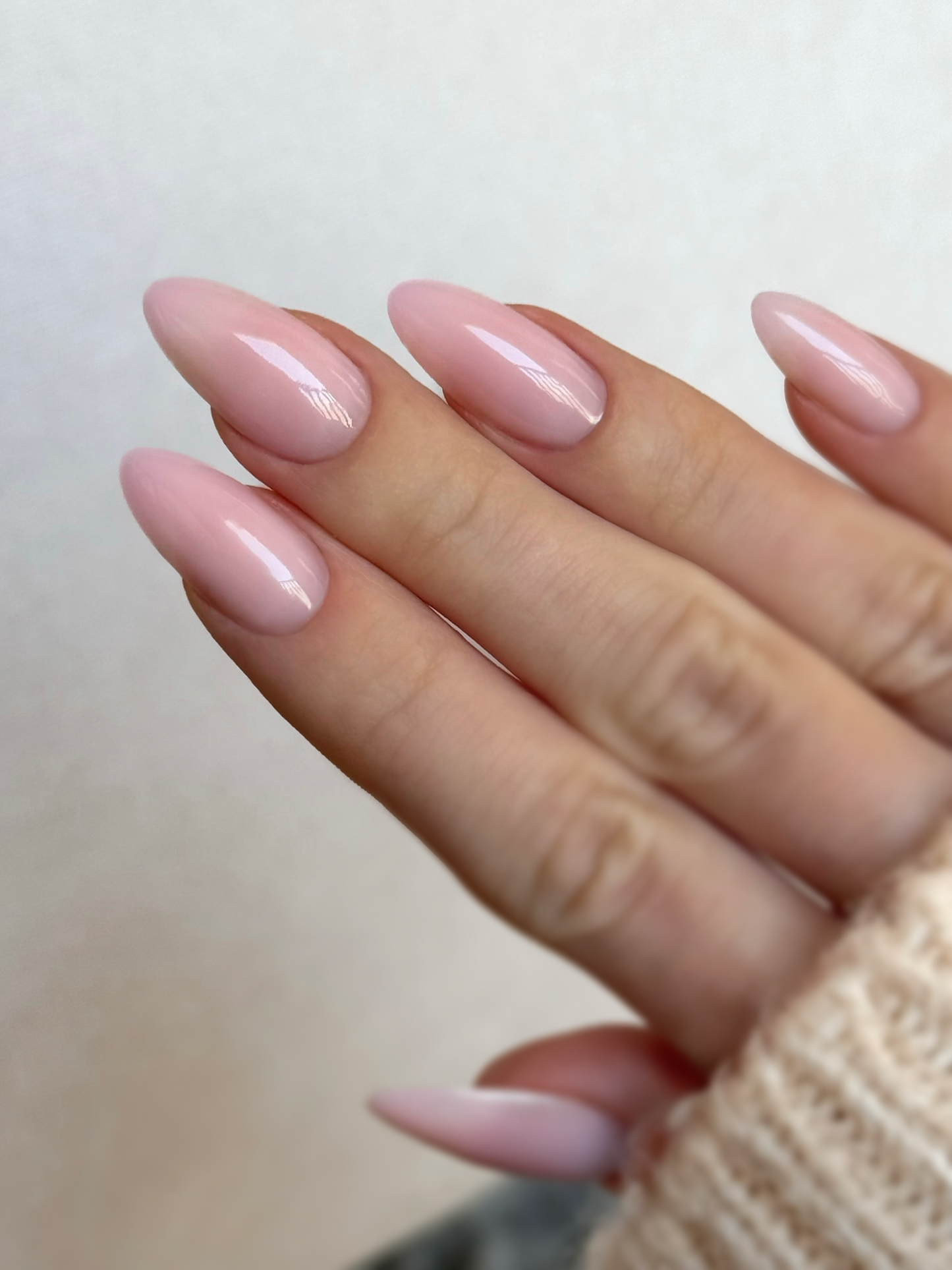 RAKENNUSSEGEELI • FLIRTY • Keskivahva