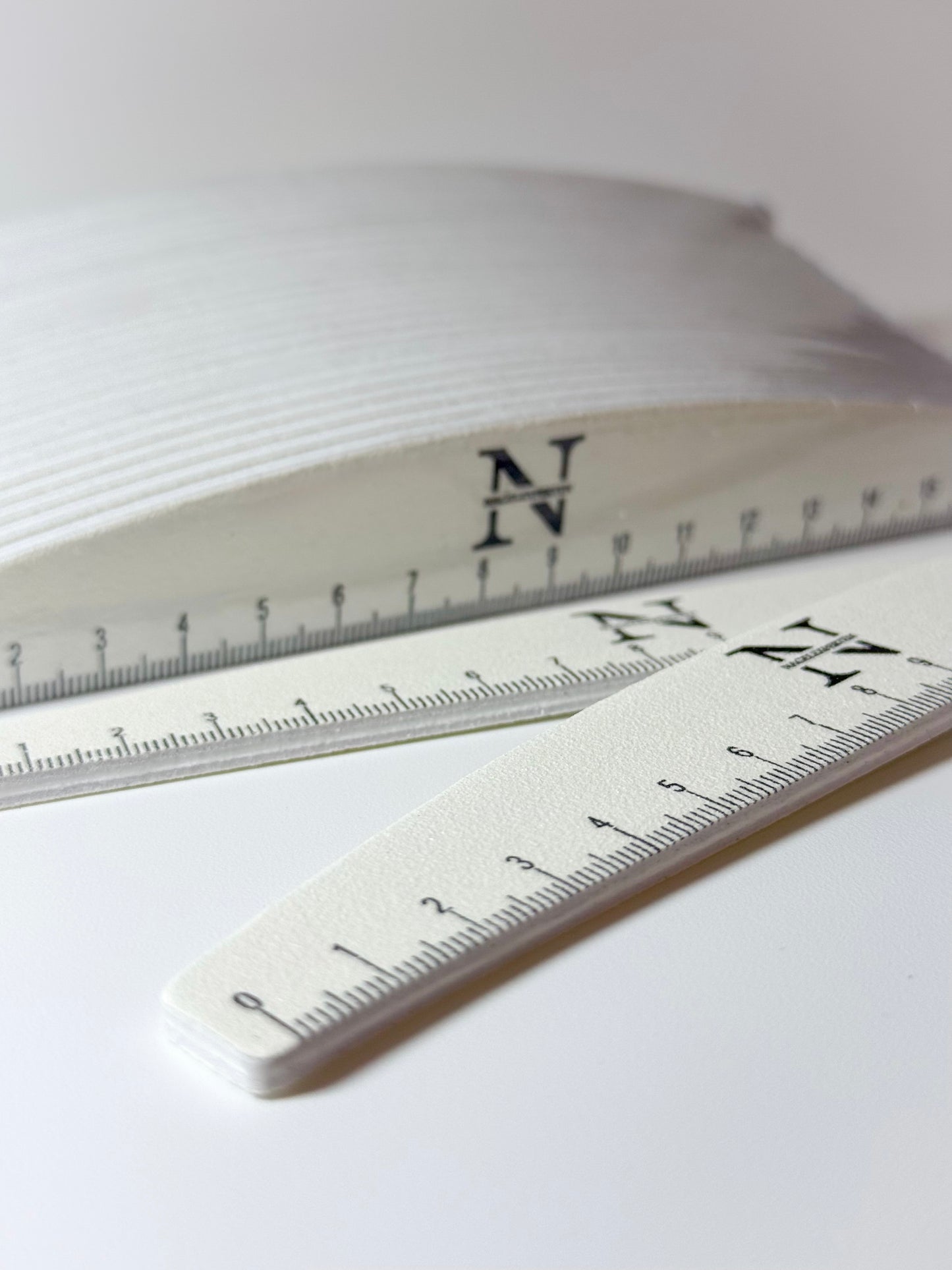 Kynsiviila puolikuun muotoinen 180/240 • Valkoinen 25 kpl