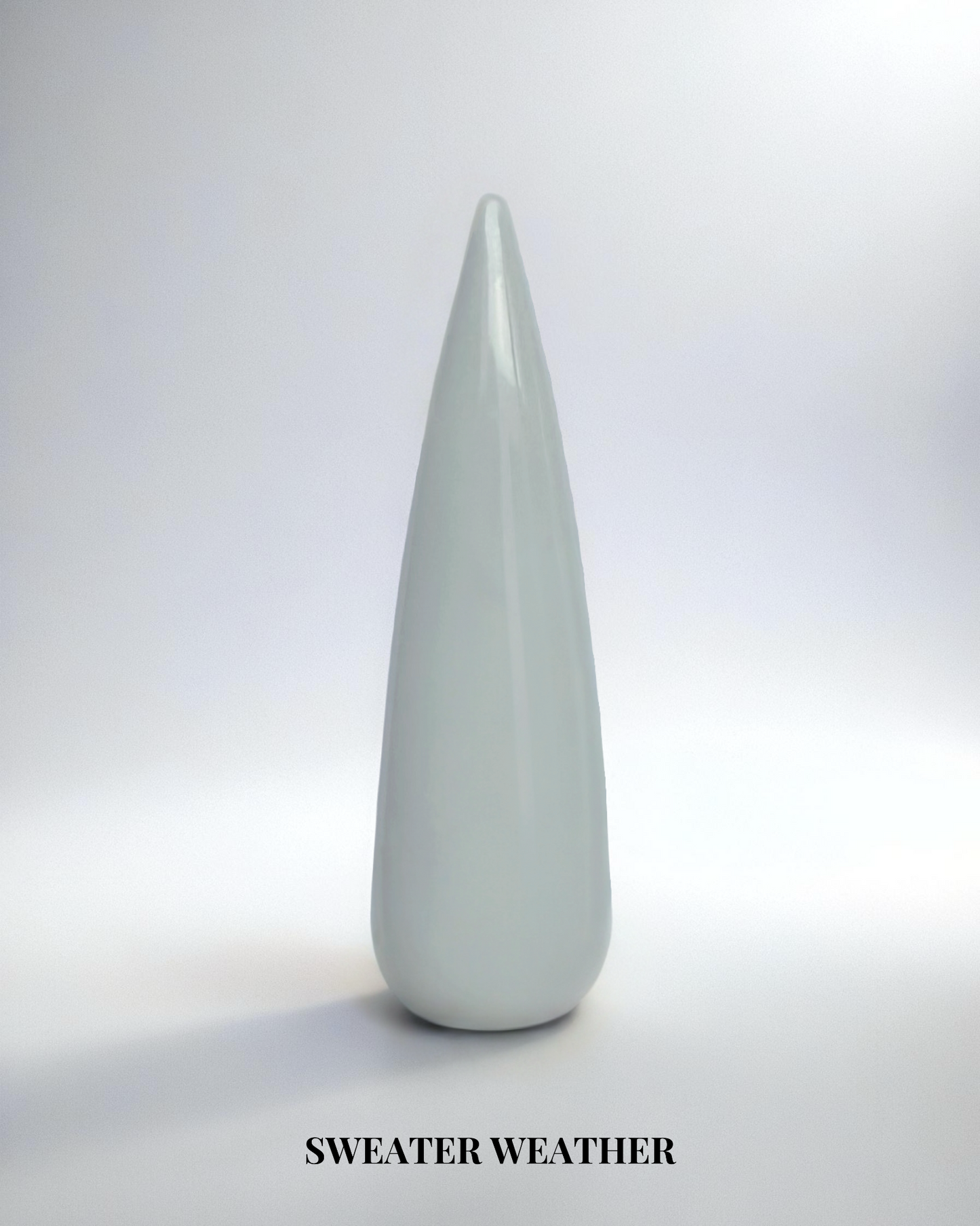 Grått heltäckande gellack i färgen Sweater weather för naglar