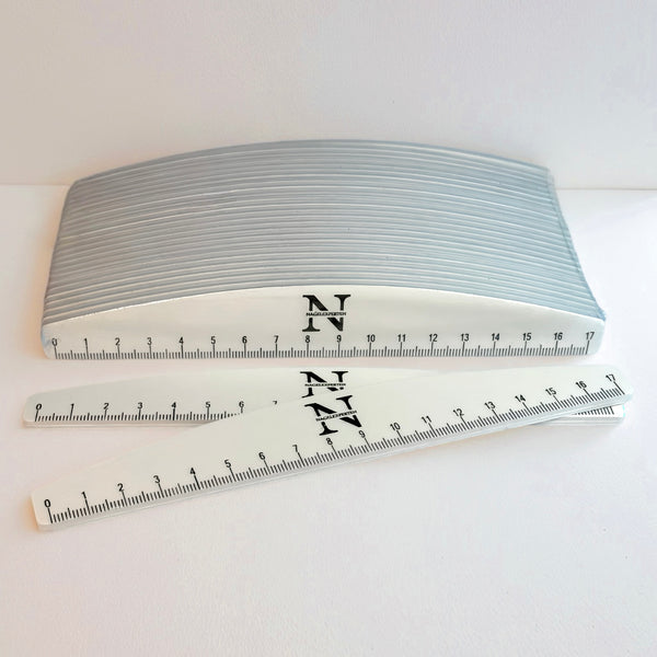 Nagelfilar i half moon form med 180 och 240 grit för filning av naglar.