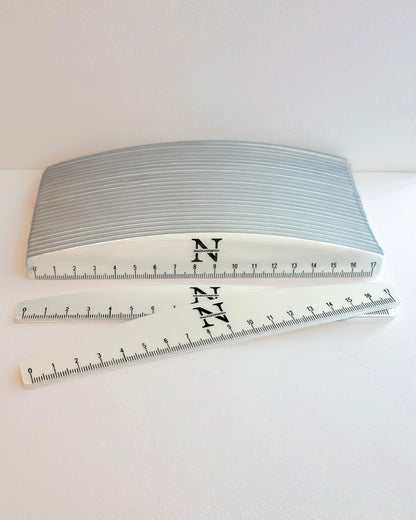 Nagelfilar i half moon form med 180 och 240 grit för filning av naglar.